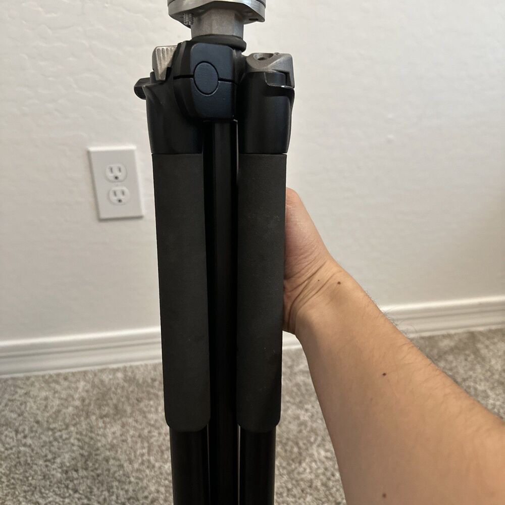 Manfrotto 290 MT294A3 Aluminum Tripod + Manfrotto 804RC2 3-Way Pan/Tilt Head - Picture 9 of 11